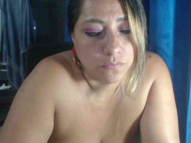adrianamilf44 webcam