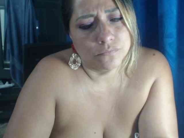 adrianamilf44 webcam