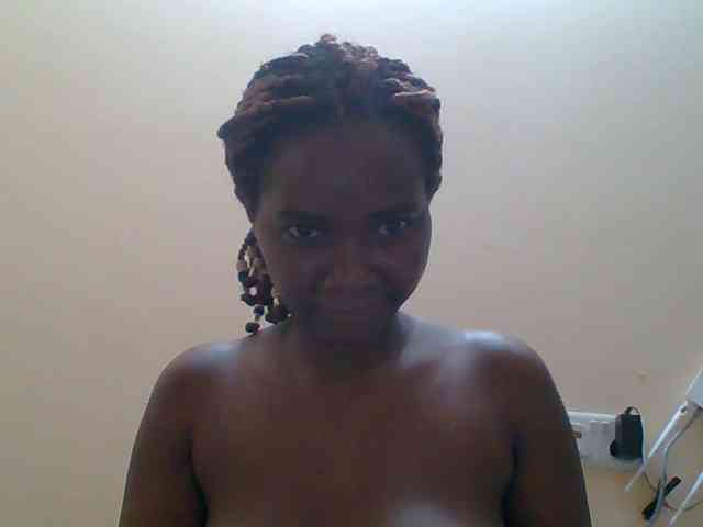 Sexyebonygal webcam