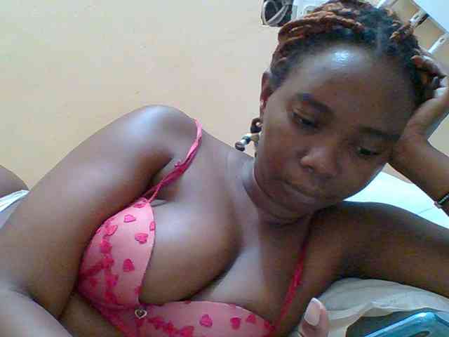 Sexyebonygal webcam