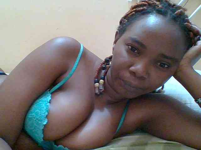 Sexyebonygal webcam