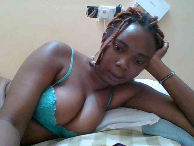 Sexyebonygal webcam