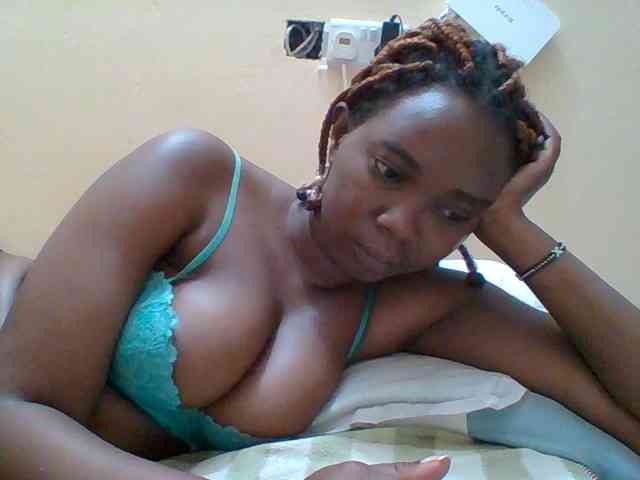 Sexyebonygal webcam