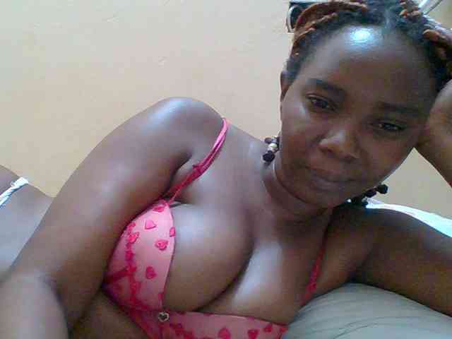 Sexyebonygal webcam