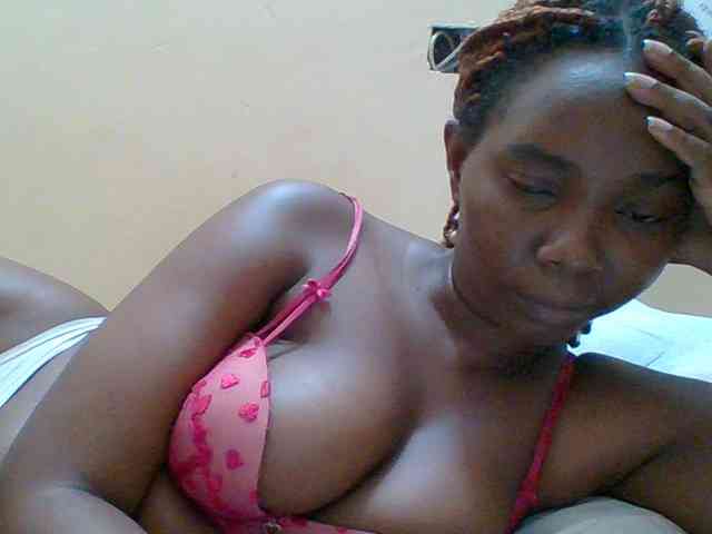 Sexyebonygal webcam