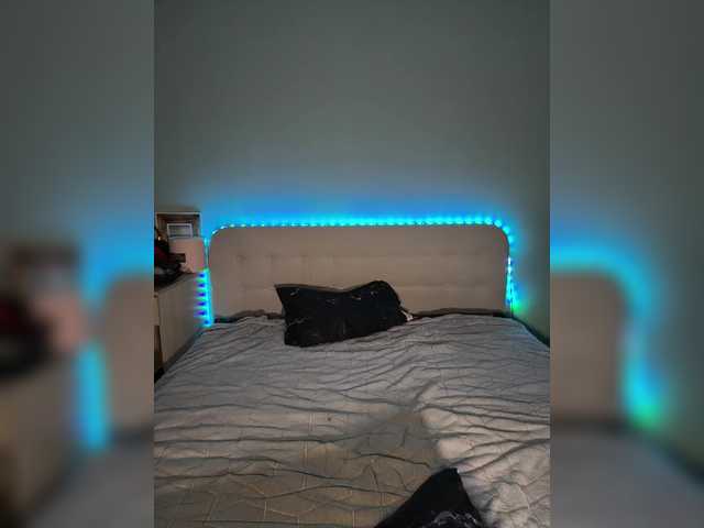 Entra en el chat con el modelo Mel1samur Mel1samur