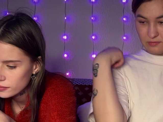 Accedi alla chat con il nickname _Two_Chicks_ _Two_Chicks_