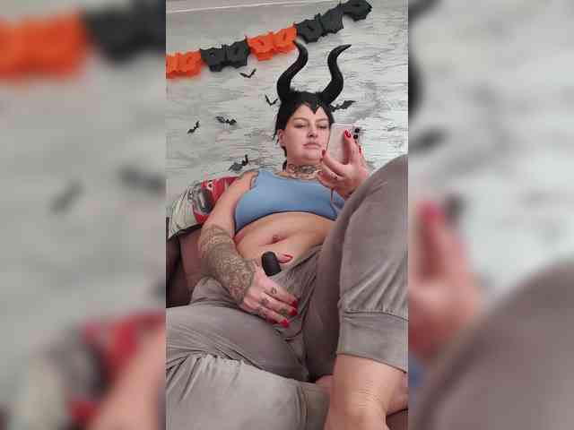 CannabisQueen webcam