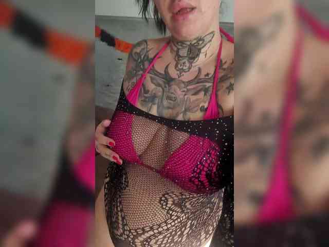 CannabisQueen webcam