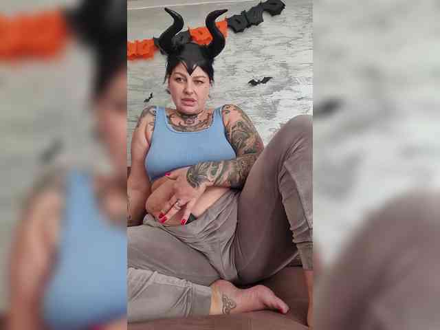 CannabisQueen webcam