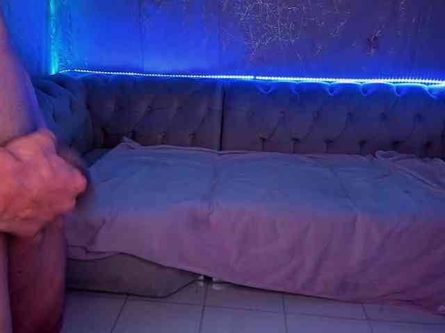LetsDoeIt111 webcam