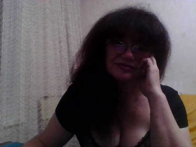 Accedi alla chat con il nickname Sylvia-5 Sylvia-5