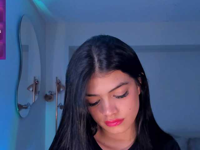 NiaMiller webcam
