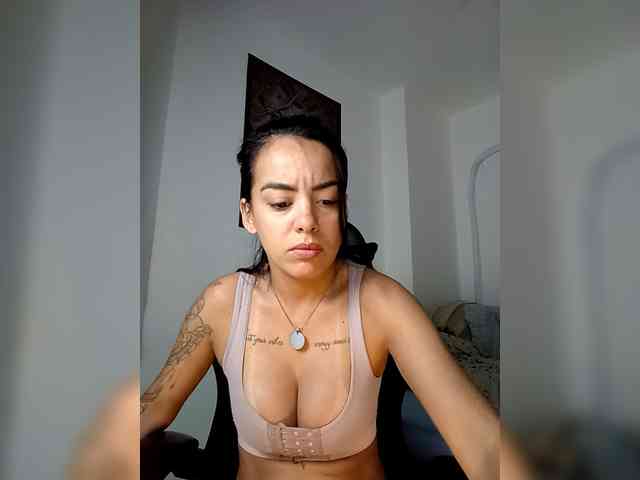 SrtaJhenny webcam