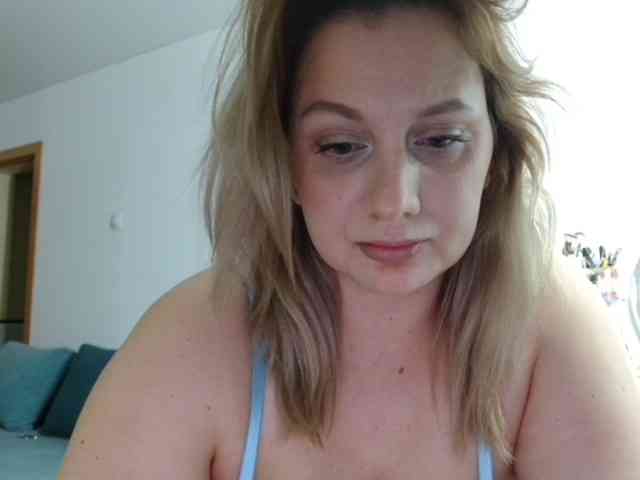 AvroraLove96 webcam