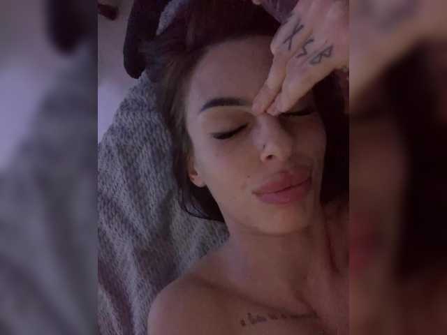 Vai a chattare su AlexMir69 AlexMir69