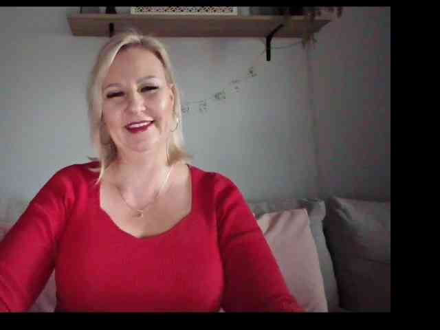EmillyLove webcam