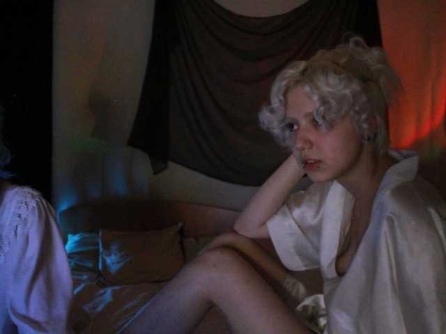 Nagito_Komaeda webcam