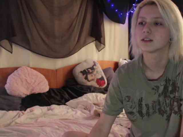Nagito_Komaeda webcam