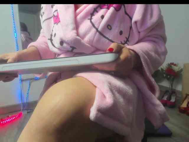 SheraMilf webcam