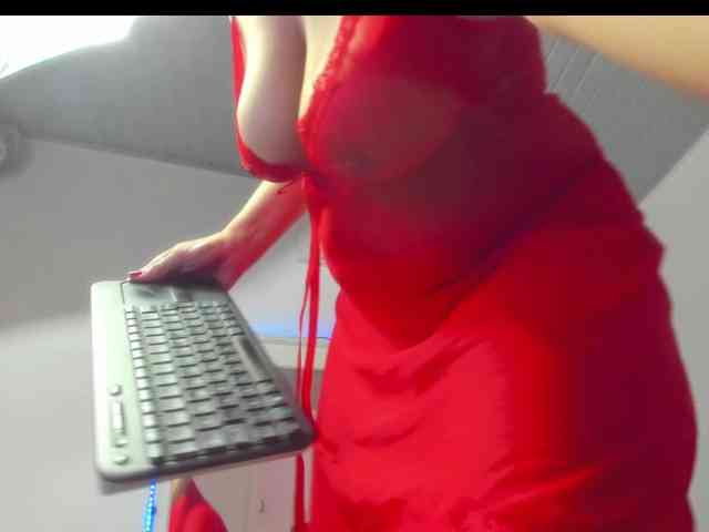 SheraMilf webcam