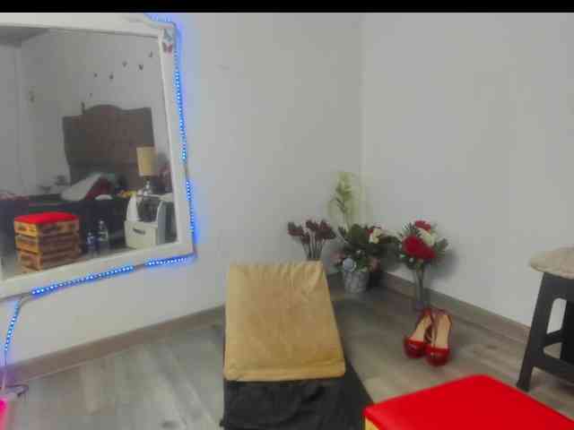 SheraMilf webcam