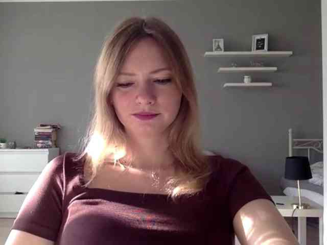 kissMillie webcam