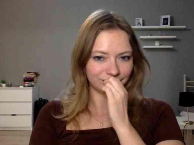 kissMillie webcam
