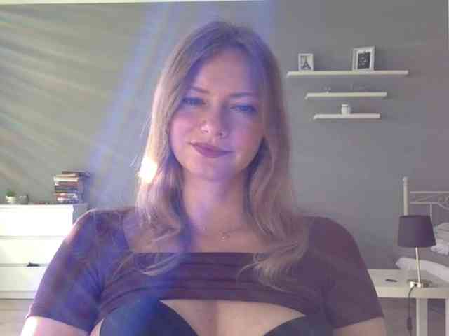 kissMillie webcam