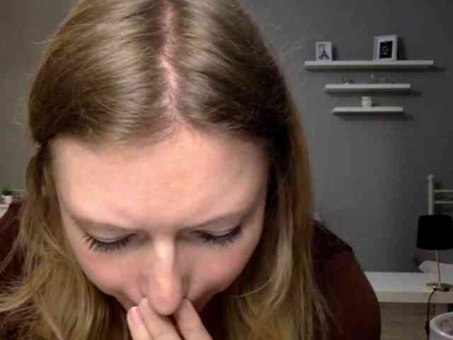 kissMillie webcam