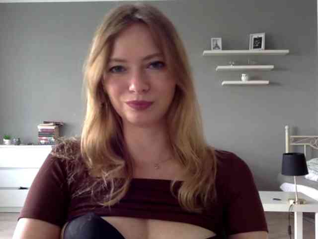 kissMillie webcam