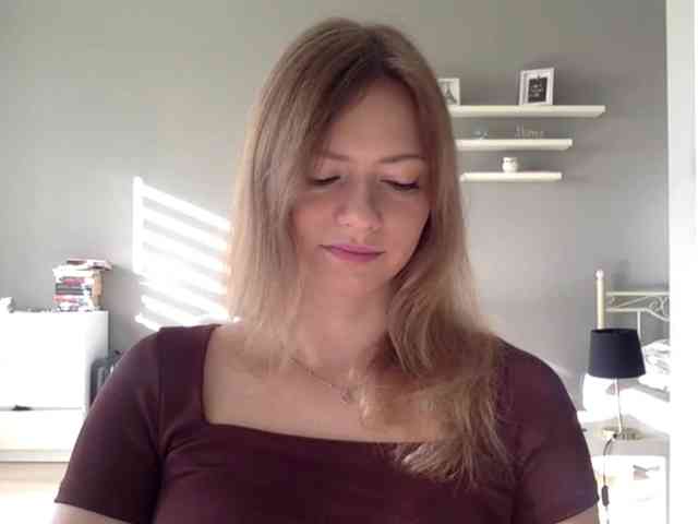kissMillie webcam