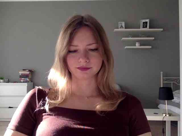 kissMillie webcam