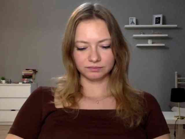 kissMillie webcam
