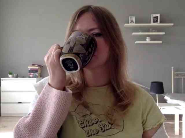 kissMillie webcam