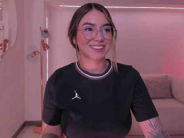 MaddisonCollins webcam