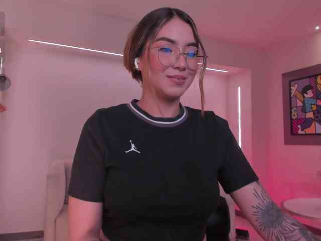 MaddisonCollins webcam