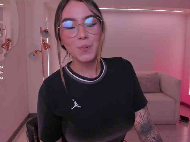 MaddisonCollins webcam