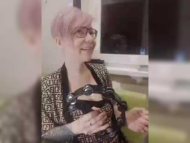 Vai a chattare su TilyTily TilyTily