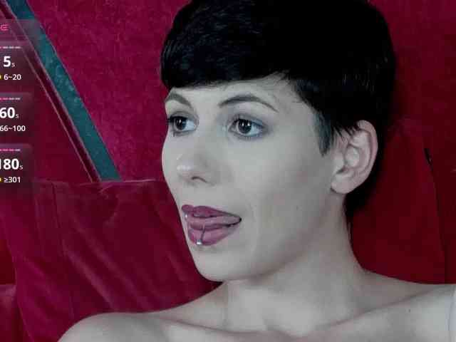 RoxxyRouge webcam