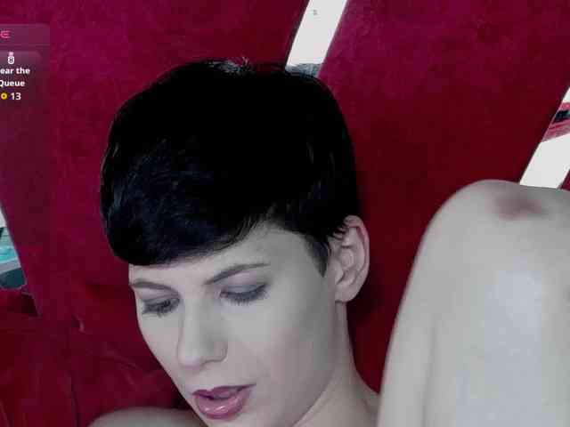 RoxxyRouge webcam