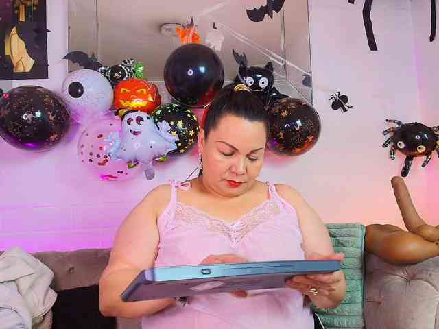 EllenaBoobs webcam