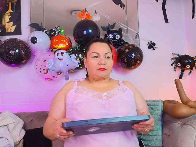 EllenaBoobs webcam