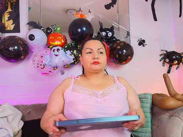 EllenaBoobs webcam