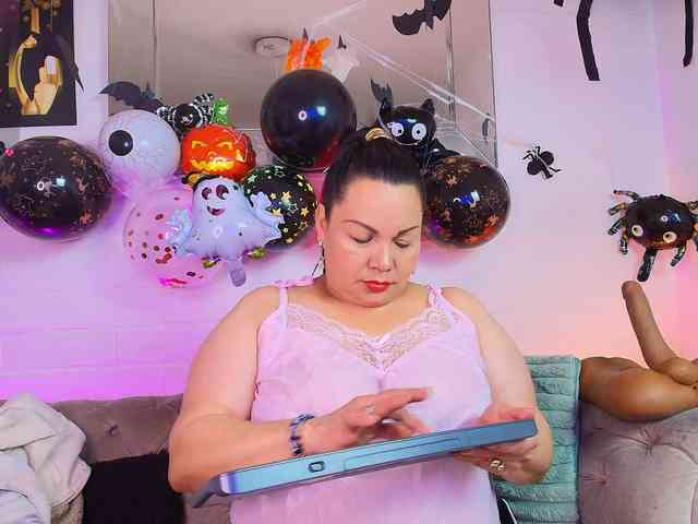 EllenaBoobs webcam