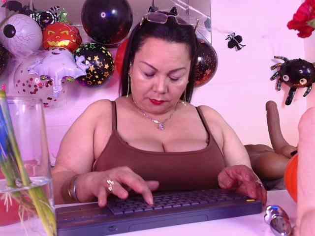 EllenaBoobs webcam