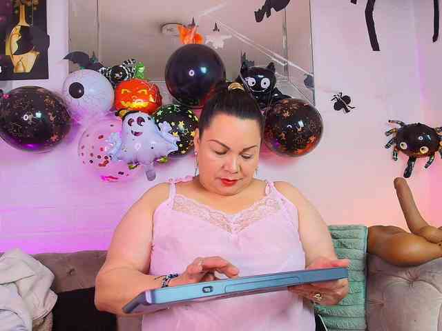 EllenaBoobs webcam