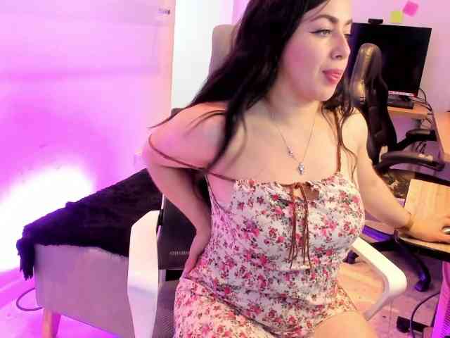 KimKaliifa webcam