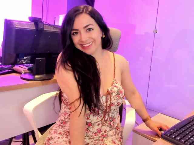 KimKaliifa webcam