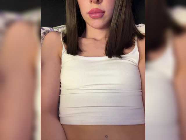 Entra en el chat con el modelo millemimi millemimi